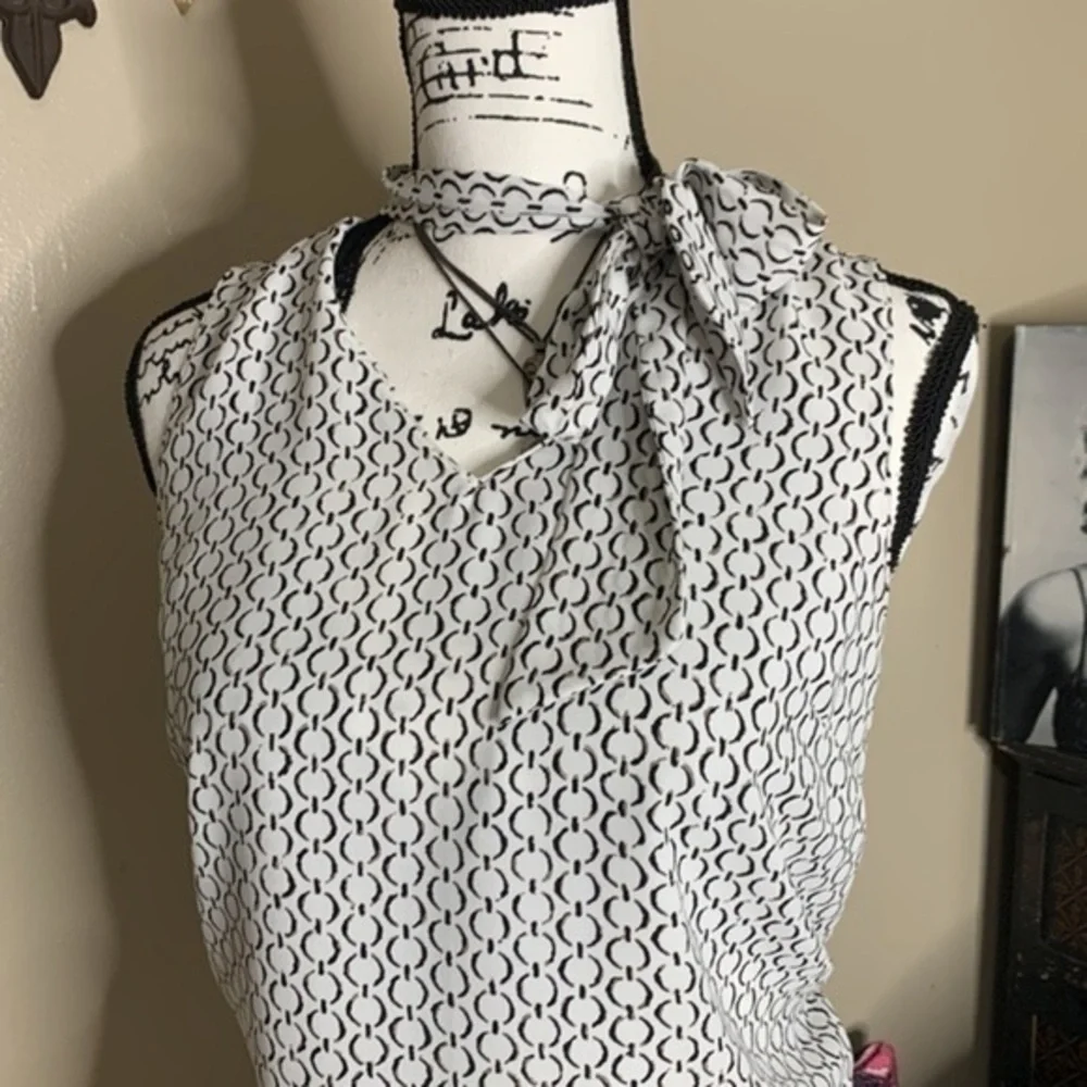 Apt 9 Classy sleeveless work dress top Like new size small - Picture 3 of 6